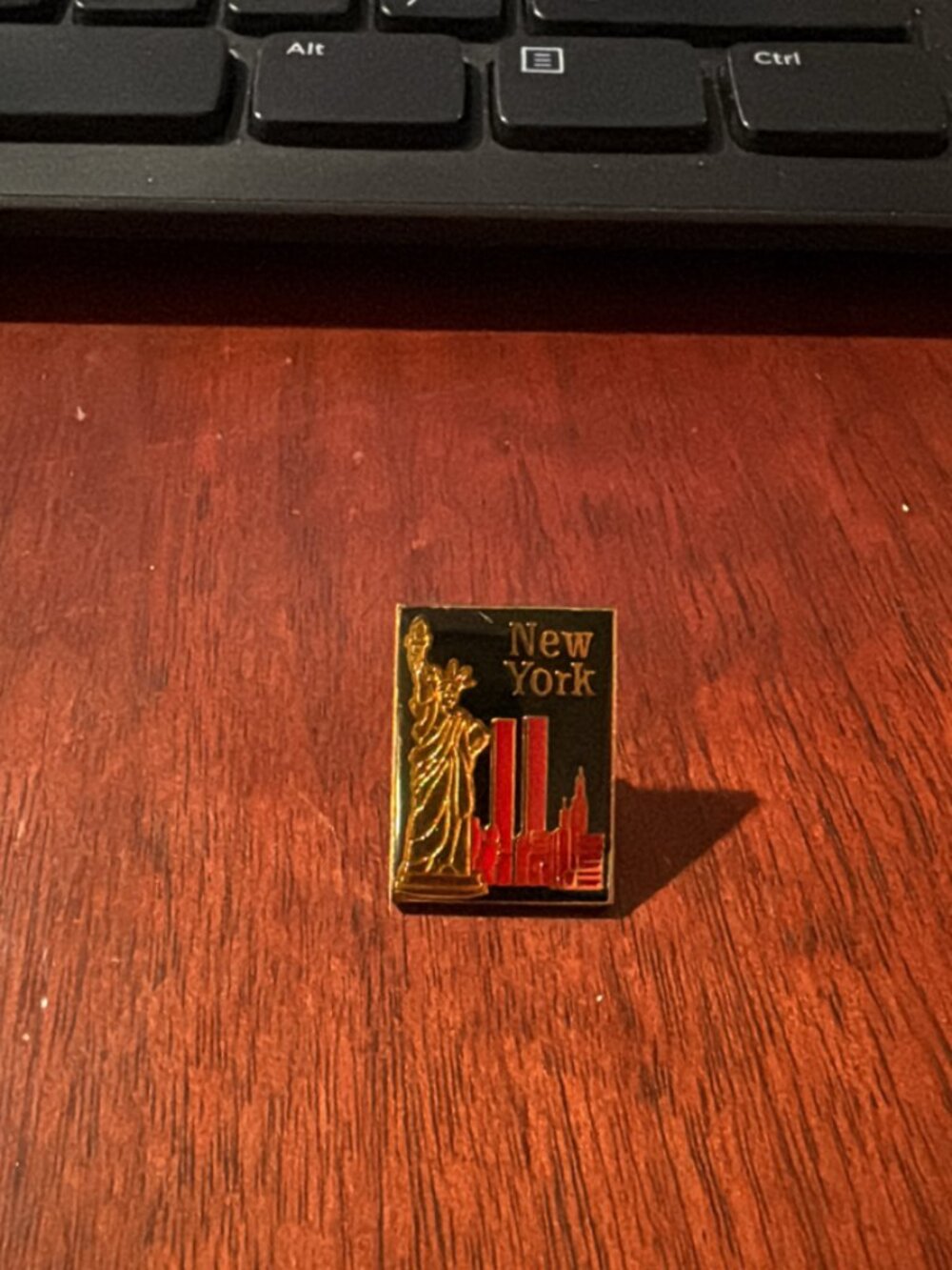 New York Statue of Liberty & Twin Towers Pin